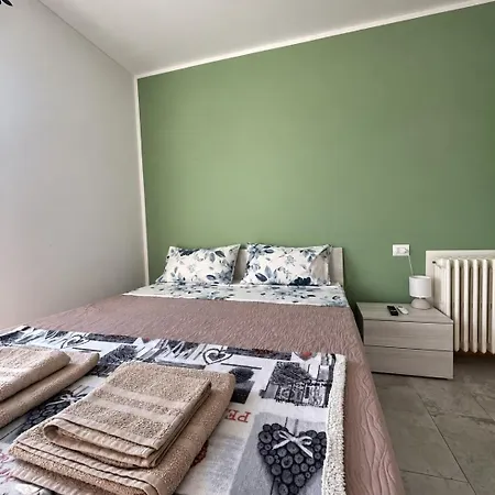 Stanza Con Balcone E Bagno Privato Vicino Torino Chieri