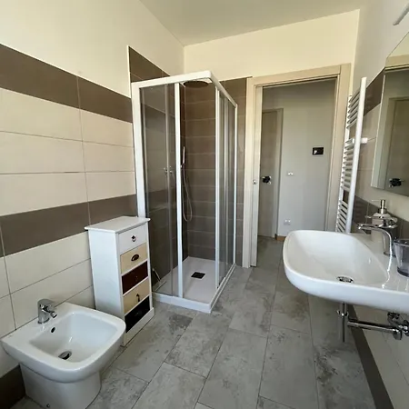Stanza Con Balcone E Bagno Privato Vicino Torino 3*