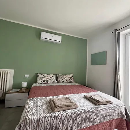 Stanza Con Balcone E Bagno Privato Vicino Torino 3* Chieri