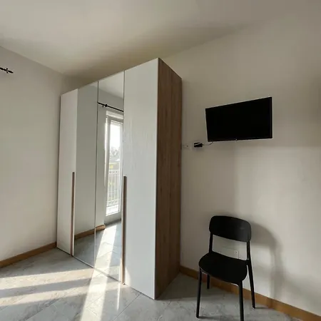 Stanza Con Balcone E Bagno Privato Vicino Torino 3*
