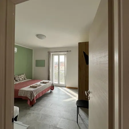 Stanza Con Balcone E Bagno Privato Vicino Torino Guest house Chieri
