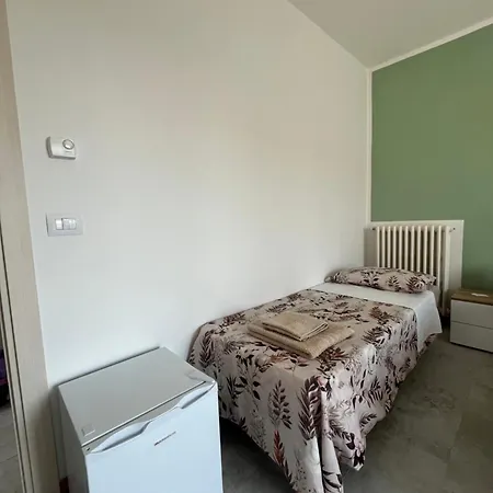 Stanza Con Balcone E Bagno Privato Vicino Torino Guest house 3*