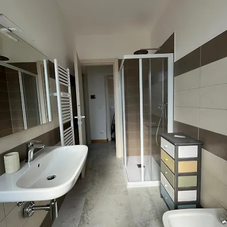 Stanza Con Balcone E Bagno Privato Vicino Torino Guest house